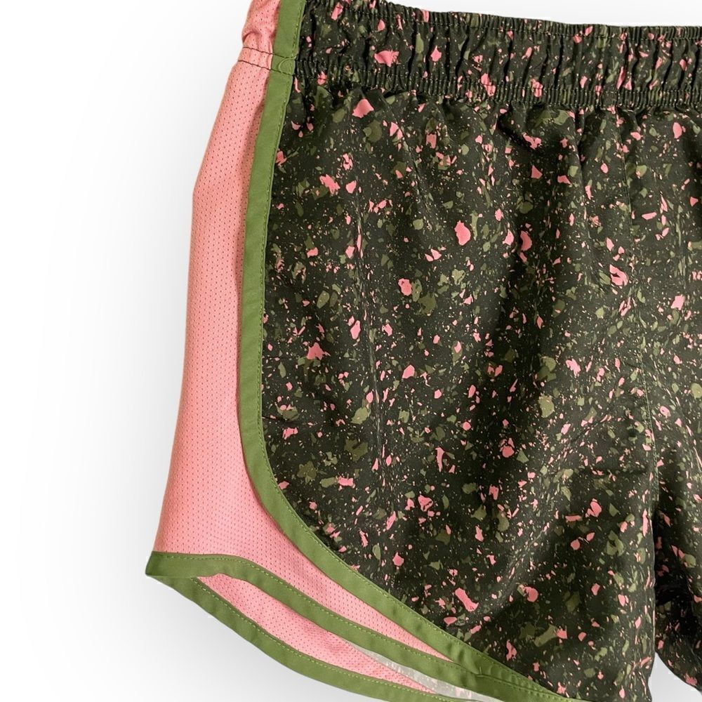Nike Dri Fit Paint Splatter/Camo Look Tempo Shorts Women Pink Green - Picture 5 of 9